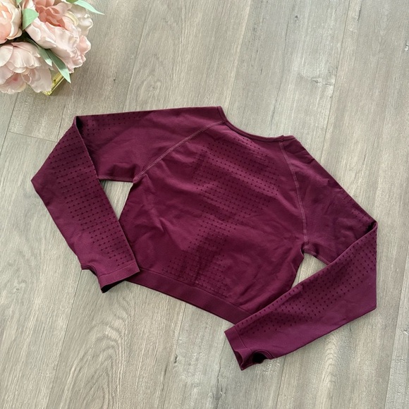 🦃5 for $25🦃 SHEIN Burgundy Perforated Long Sleeve Athletic Crop Top - Picture 3 of 4